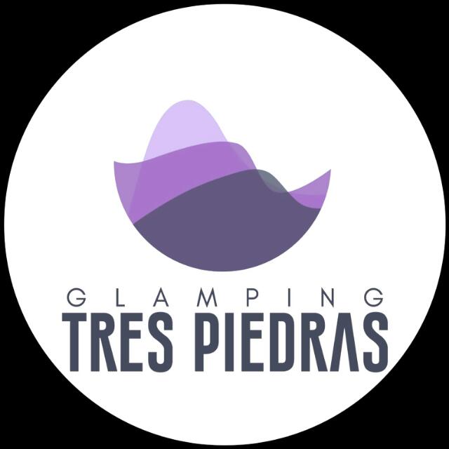 logo tres piedras